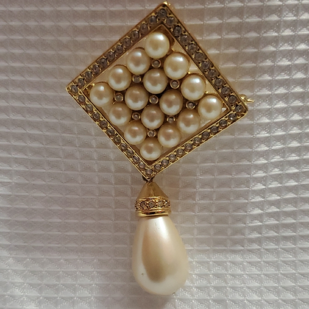 Joan Rivers Faux Pearl Brooch